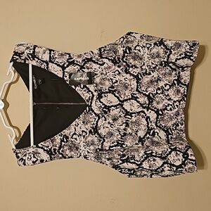 Express Women's Snake‎ Print Crop Top Size L.